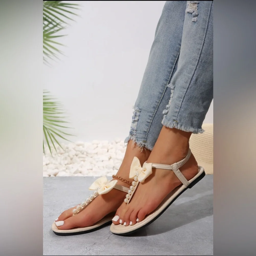 Beige bowknot pearl t-strap sandals - Picture 4 of 5